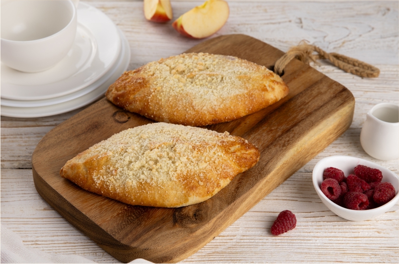 Самса с яблоками и малиной