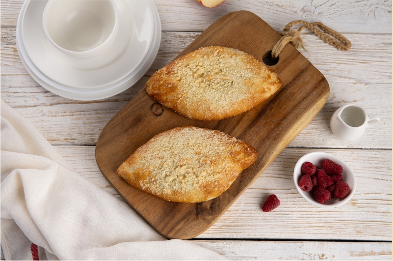 Самса с яблоками и малиной