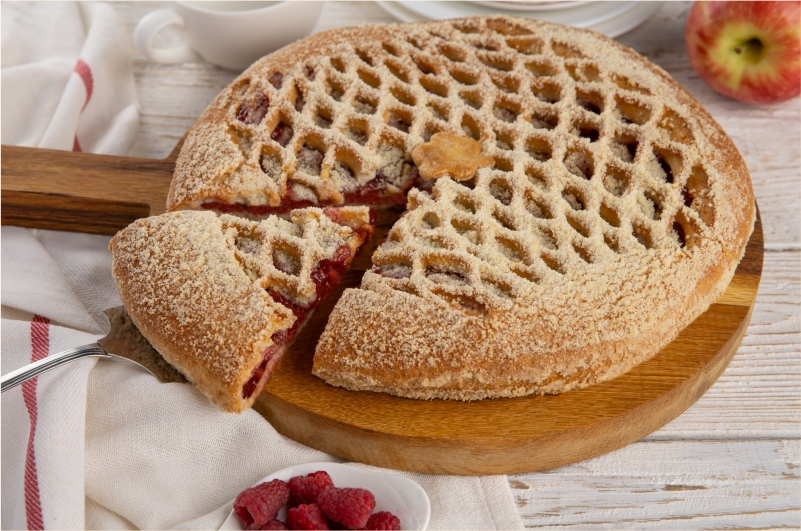 Пирог с яблоками и малиной