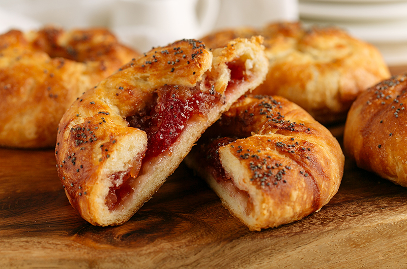 Самса с яблоками и клубникой