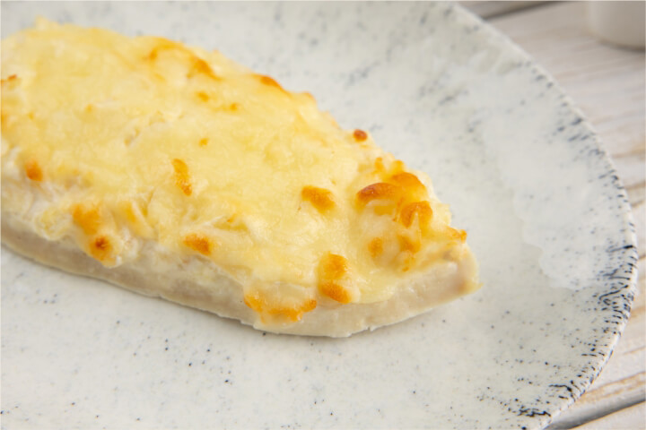 Курица с ананасом и сыром
