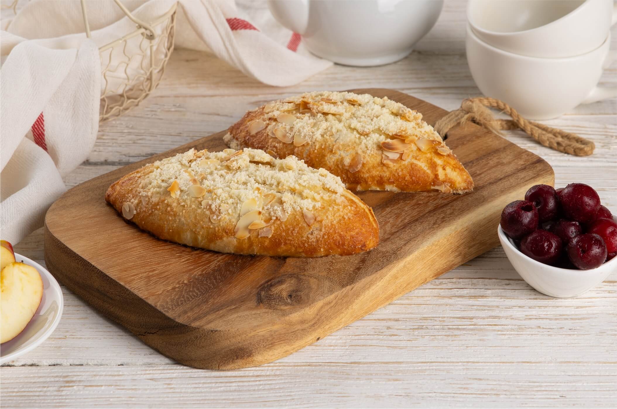 Самса с яблоками и вишней