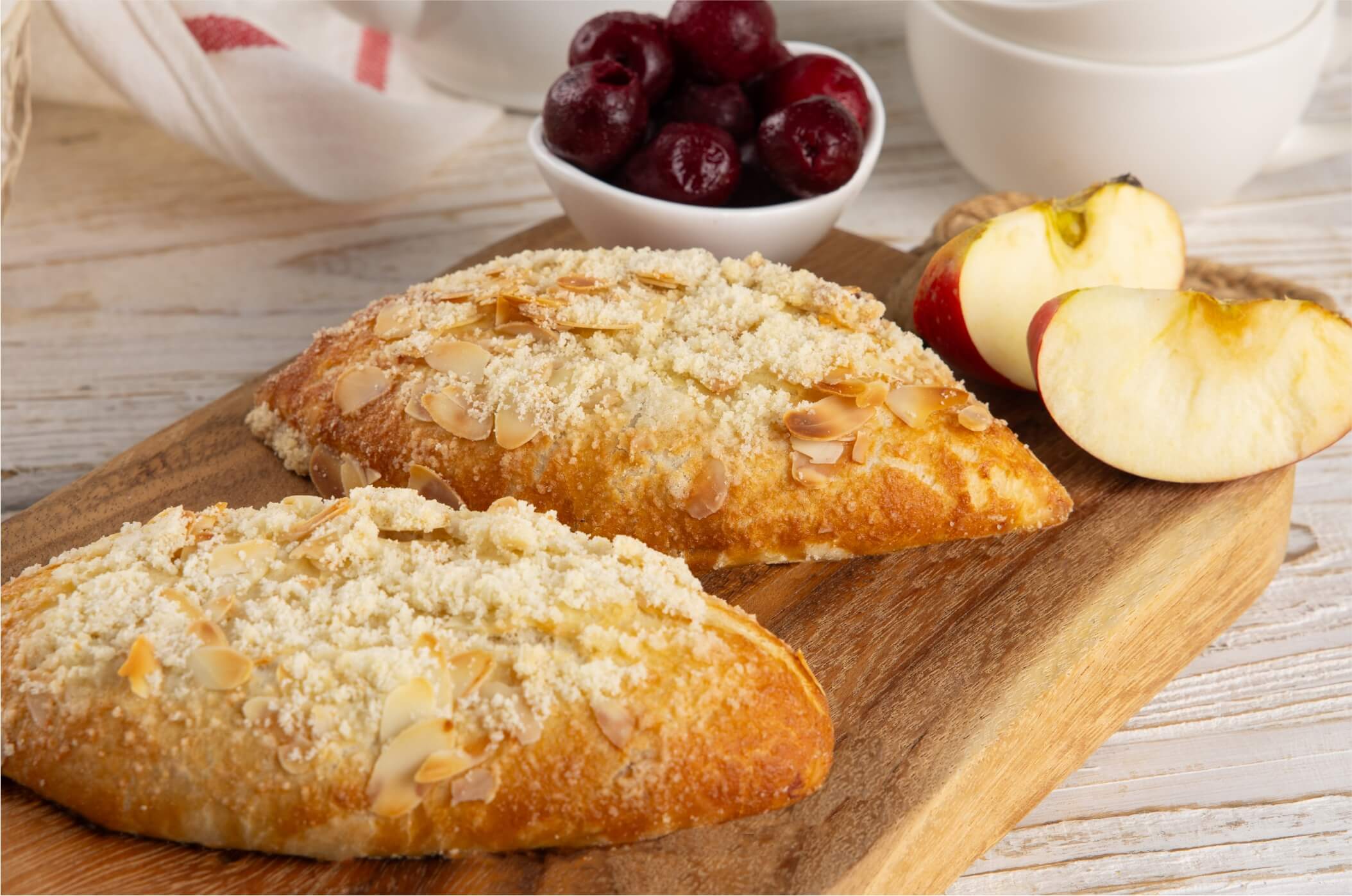 Самса с яблоками и вишней