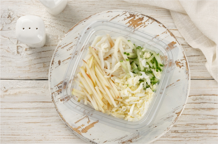 Салат с кальмарами и яблоками