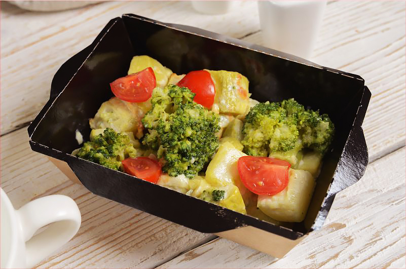 Кабачки запеченные с брокколи и сыром