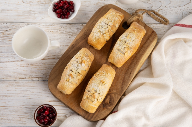 Пирожки печеные с брусникой и клюквой