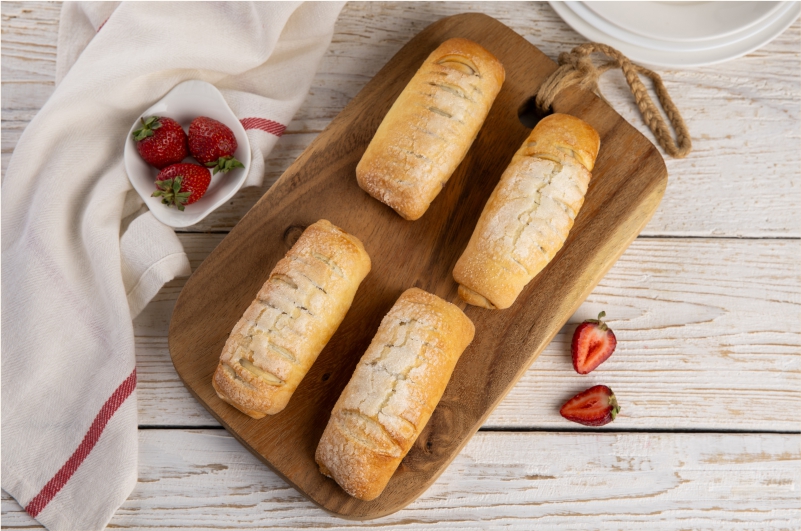 Пирожки печеные с клубникой