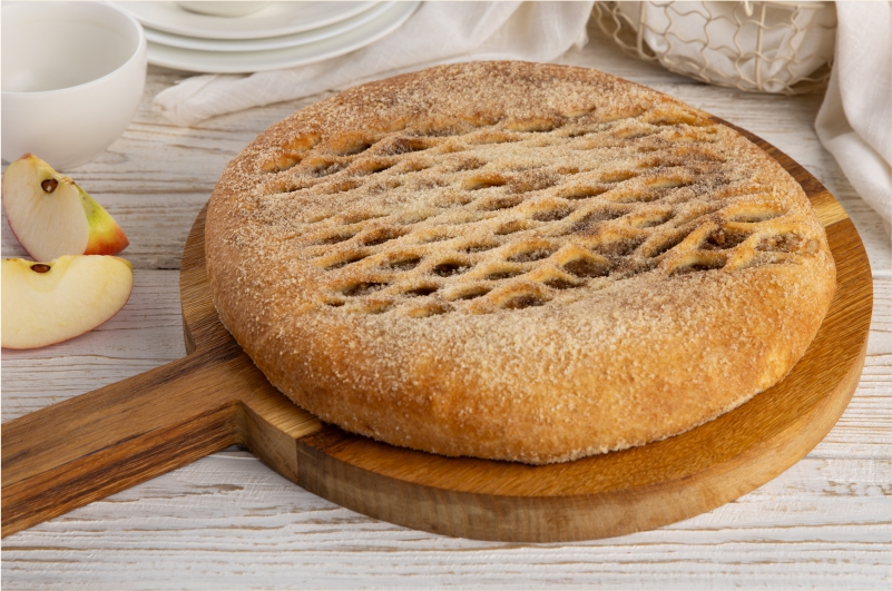 Пирог с яблоками и корицей
