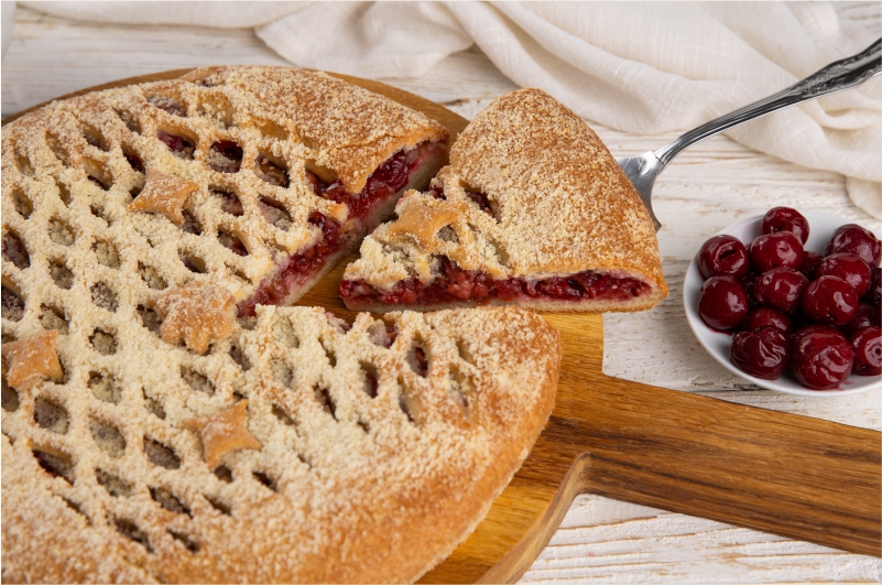 Пирог с яблоками и вишней