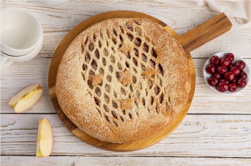 Пирог с яблоками и вишней