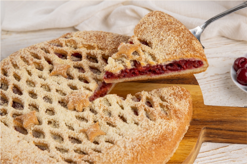 Пирог с яблоками и вишней