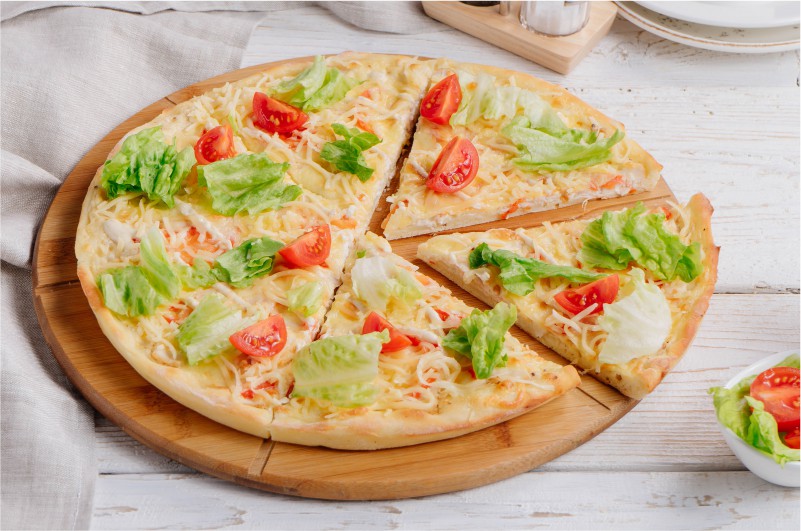 Пицца Цезарь с курицей и сыром
