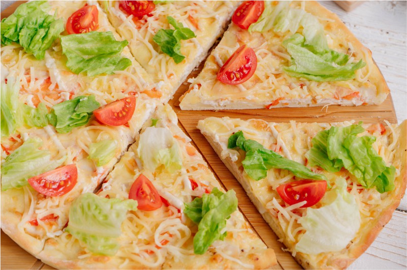 Пицца Цезарь с курицей и сыром