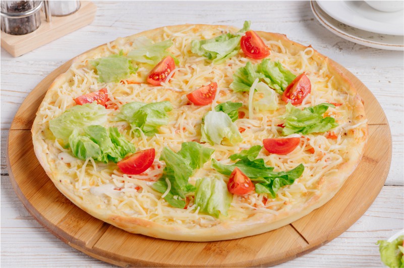 Пицца Цезарь с курицей и сыром