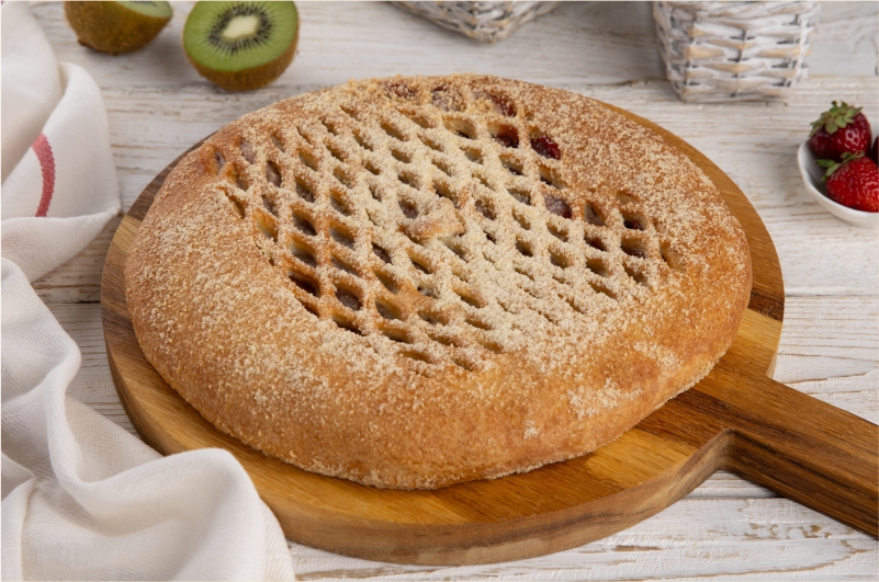 Пирог с клубникой и киви