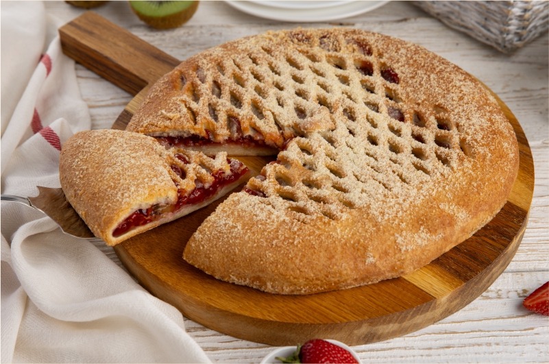 Пирог с клубникой и киви