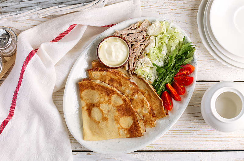Блинчик с курицей и овощами