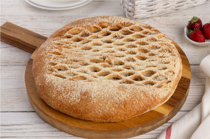 Пирог с бананами и клубникой