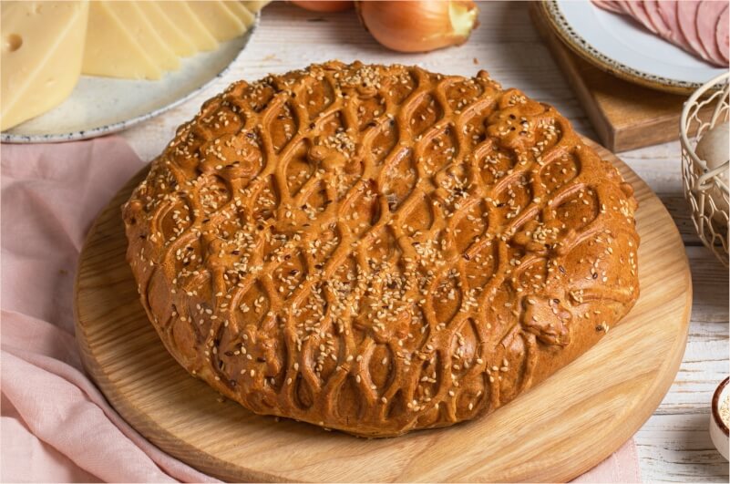 Курник с ветчиной, сыром и грибами