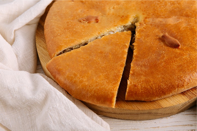 Пирог Осетинский с белой рыбой, сыром и грибами
